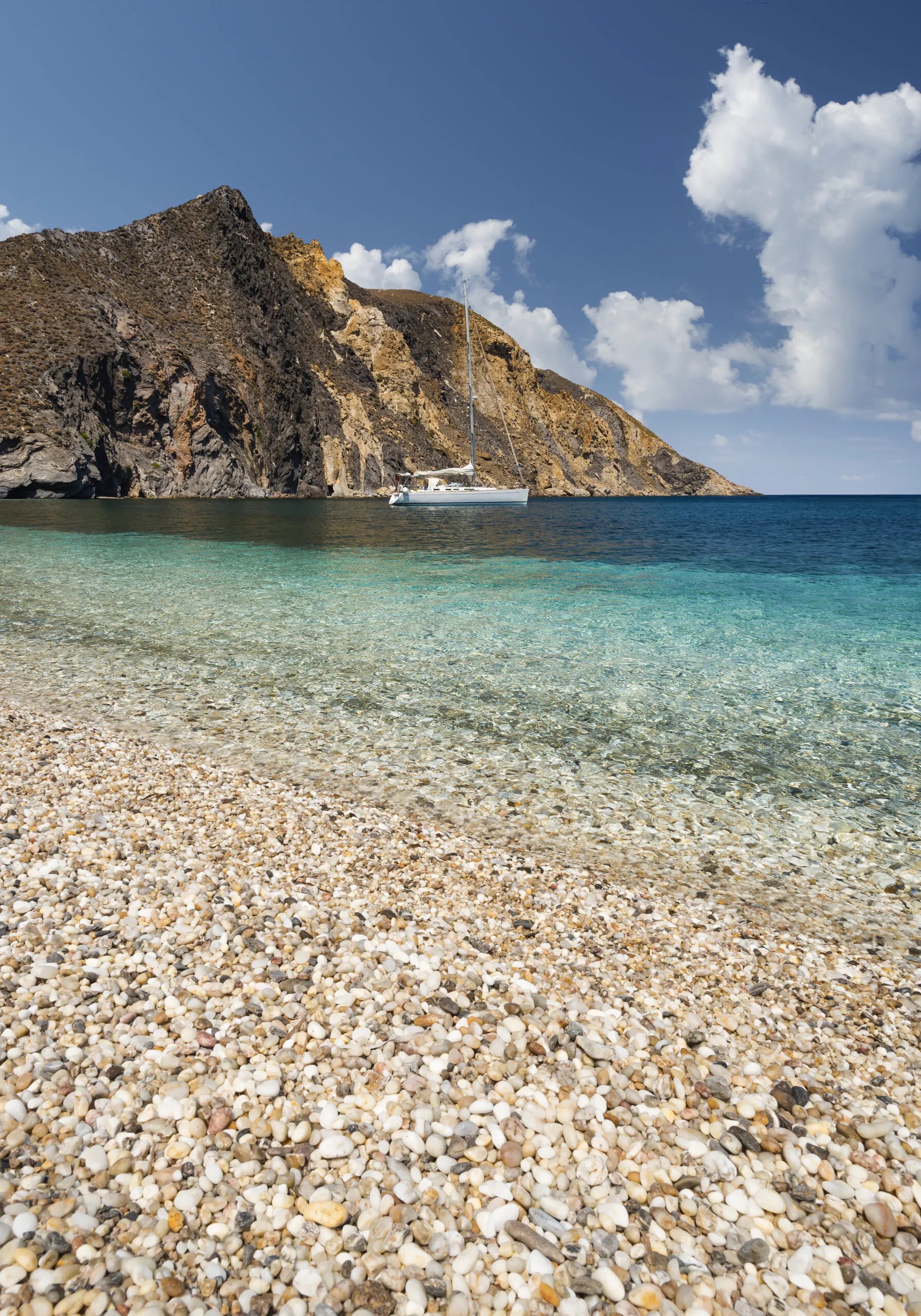 This small island of the North Aegean Sea is blessed with stunning natural scenery, including crystal-clear waters, unspoiled beaches, and rugged landscapes.